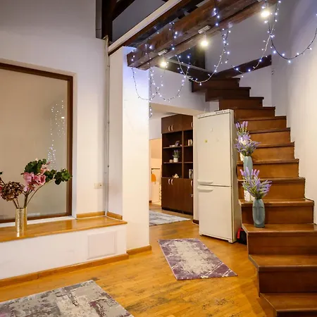 Lavender Attic W Ac Working Desks * Bucharest