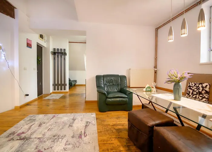Apartment Lavender Attic W Ac Working Desks *