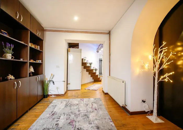 Apartment Lavender Attic W Ac Working Desks *