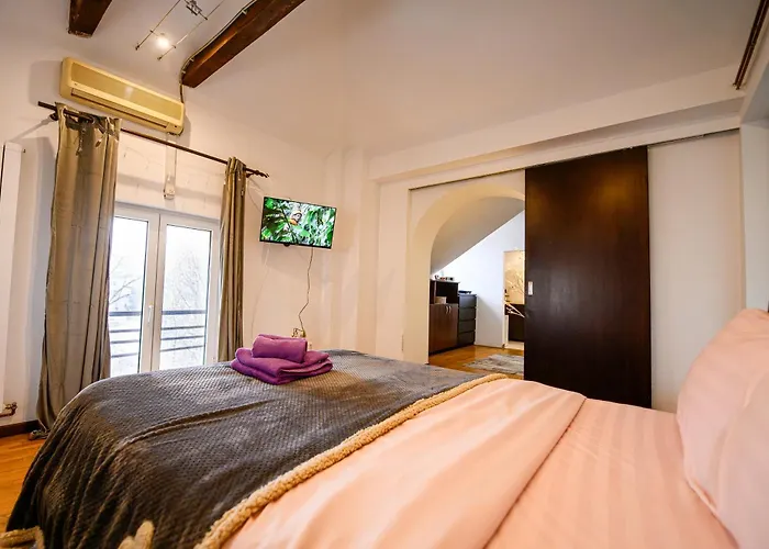 Lavender Attic W Ac Working Desks Apartment