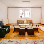 Daire Lavender Attic W Ac Working Desks