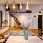 Lavender Attic W Ac Working Desks ブカレスト