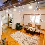 Lavender Attic W Ac Working Desks アパート ブカレスト