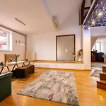 Daire Lavender Attic W Ac Working Desks *