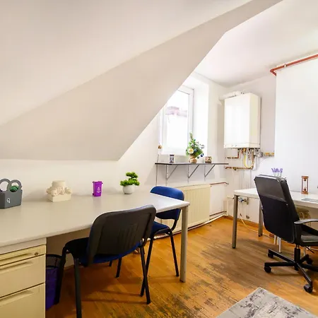 Appartement Lavender Attic W Ac Working Desks