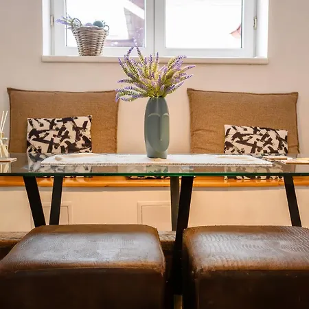 Apartamento Lavender Attic W Ac Working Desks Bucareste