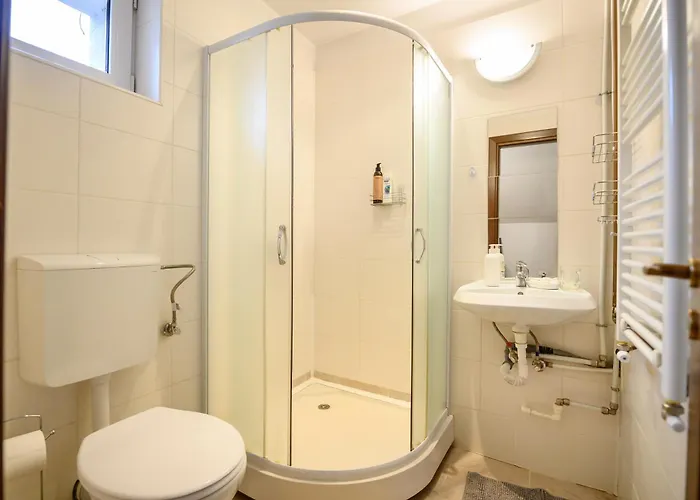 Lavender Attic W Ac Working Desks * Bucharest