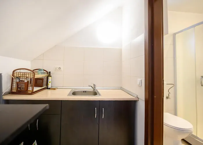 Lavender Attic W Ac Working Desks Appartement