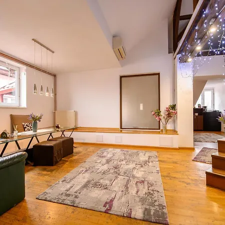 Апартаменты Lavender Attic W Ac Working Desks *