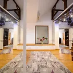 Lavender Attic W Ac Working Desks Lägenhet Bukarest