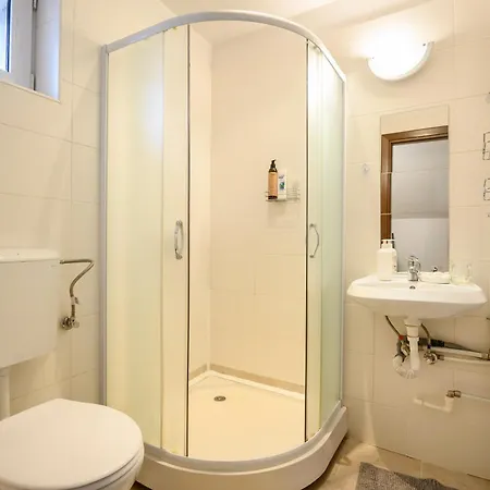 Lavender Attic W Ac Working Desks * Bucarest